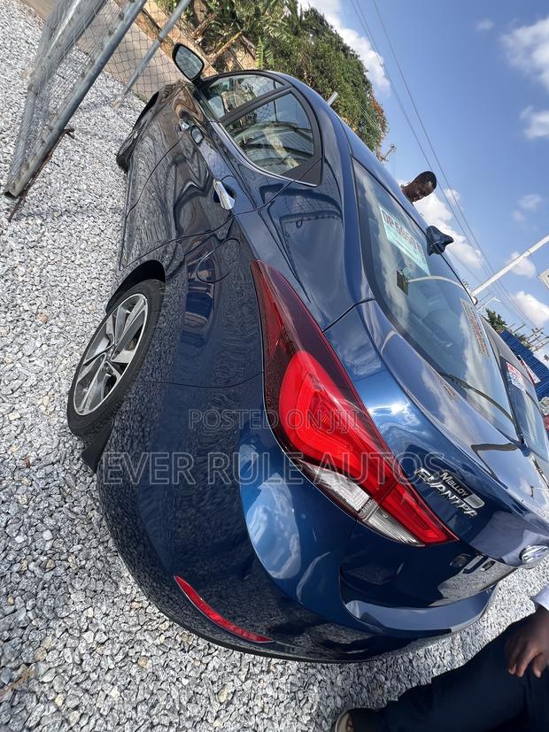 Hyundai Elantra Limited Sedan FWD (1.8L 4cyl 6A) 2016 Blue