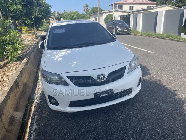 Toyota Corolla Altis 2013 White