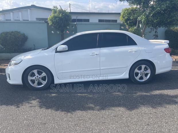Toyota Corolla Altis 2013 White