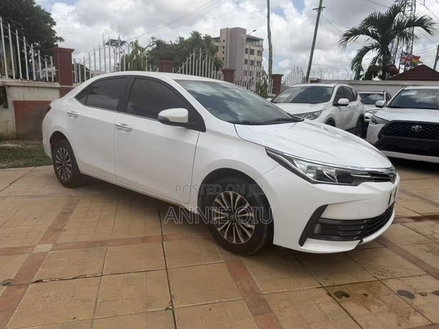 Toyota Corolla 2019 White