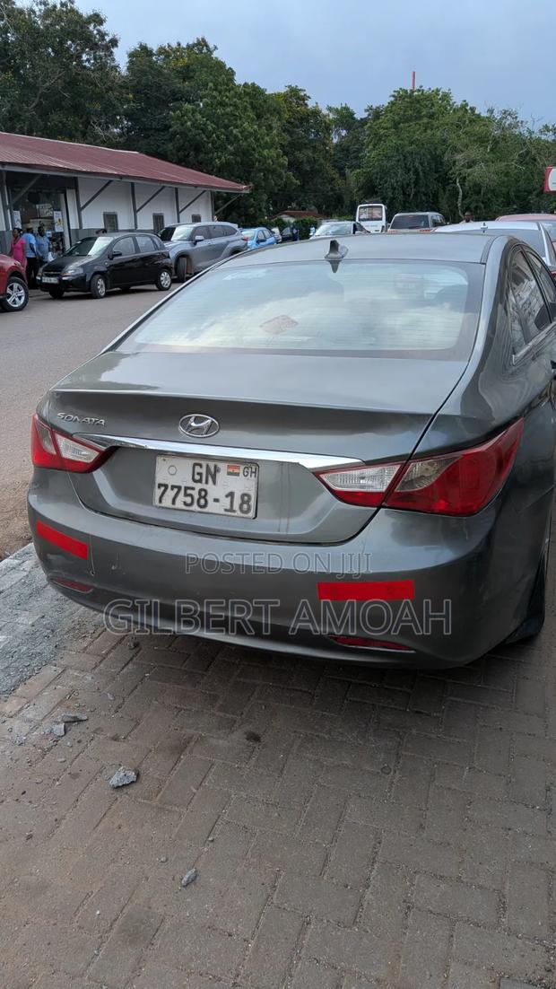 Hyundai Sonata GLS Sedan FWD (2.4L 4cyl 6A) 2012 Gray