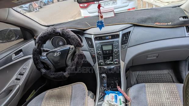 Hyundai Sonata GLS Sedan FWD (2.4L 4cyl 6A) 2012 Gray