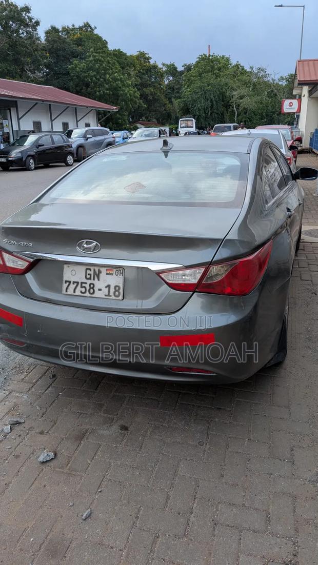 Hyundai Sonata GLS Sedan FWD (2.4L 4cyl 6A) 2012 Gray