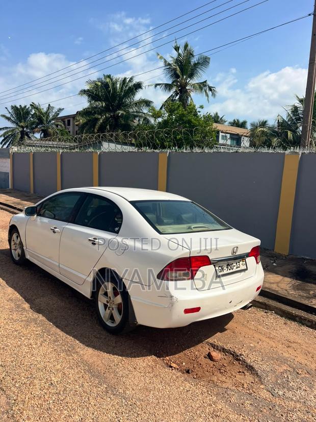 Honda Civic 1.8 5 Door Automatic 2010 White