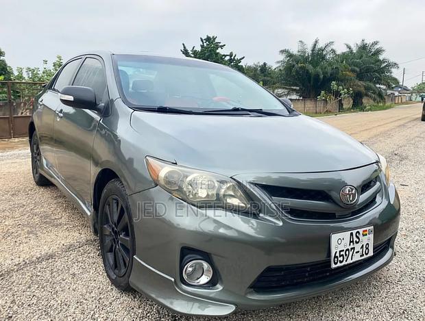 Toyota Corolla 2011 Gray