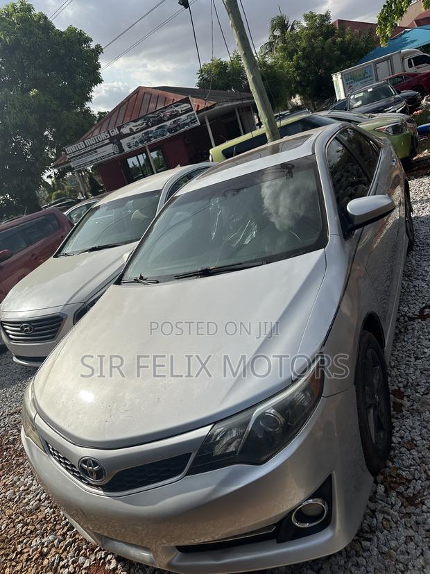 Toyota Camry LE 4dr Sedan (2.5L 4cyl 6A) 2013 Silver