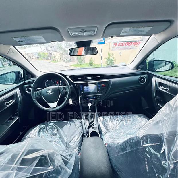 Toyota Corolla 2018 Silver