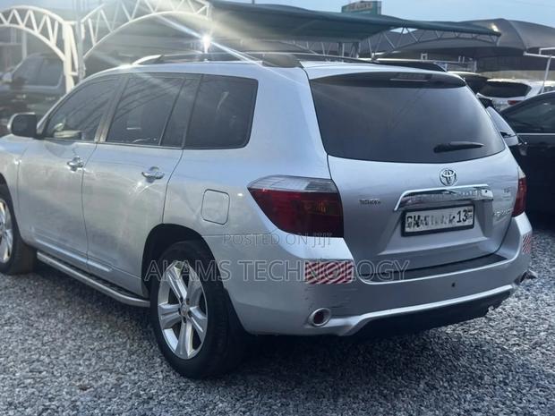 Toyota Highlander 2010 Silver