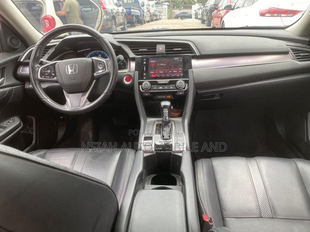 Honda Civic 2018 Red