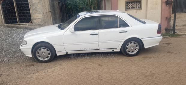 Mercedes-Benz C180 2025 White
