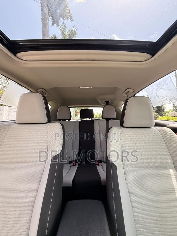 Toyota RAV4 XLE AWD (2.5L 4cyl 6A) 2017 Red