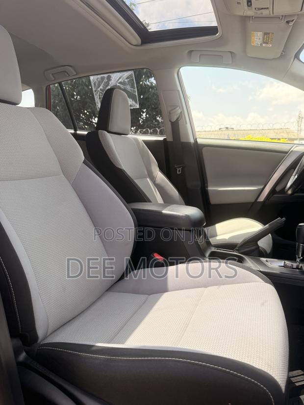 Toyota RAV4 XLE AWD (2.5L 4cyl 6A) 2017 Red