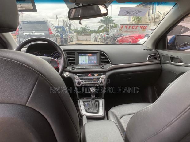 Hyundai Avante 2017 Blue