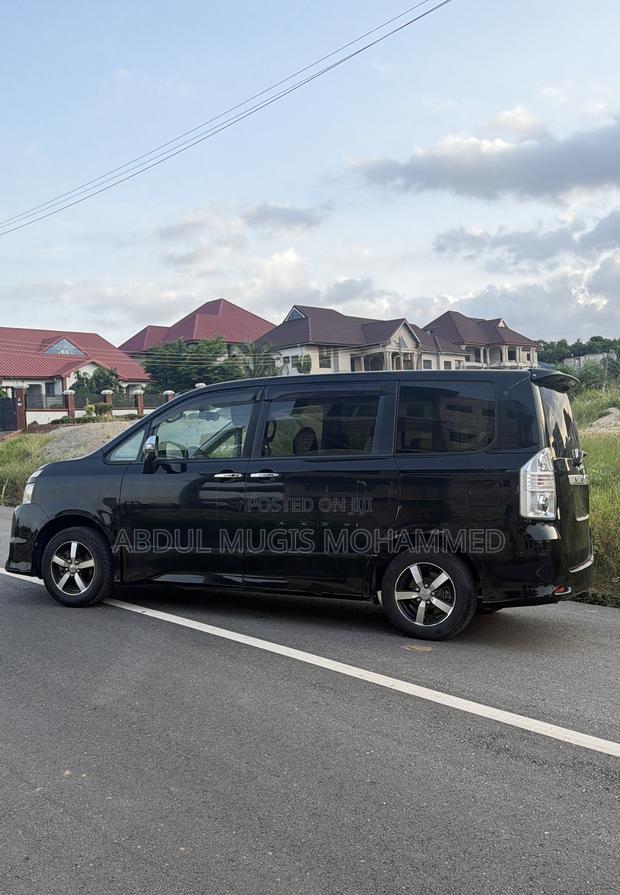 Toyota Voxy 2010 Black