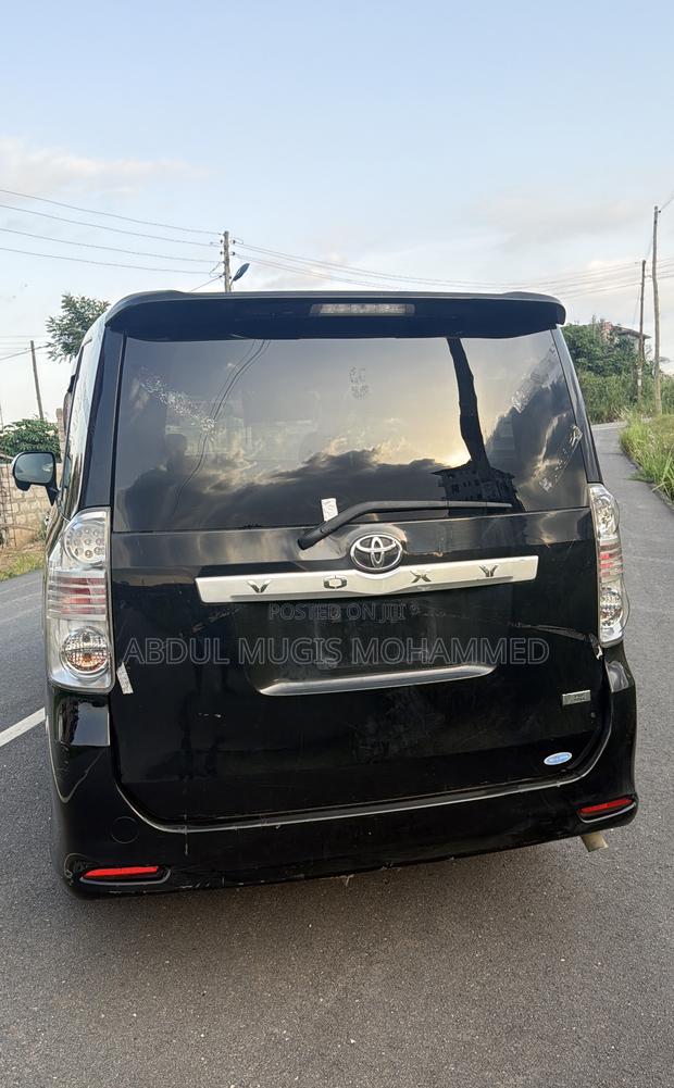 Toyota Voxy 2010 Black