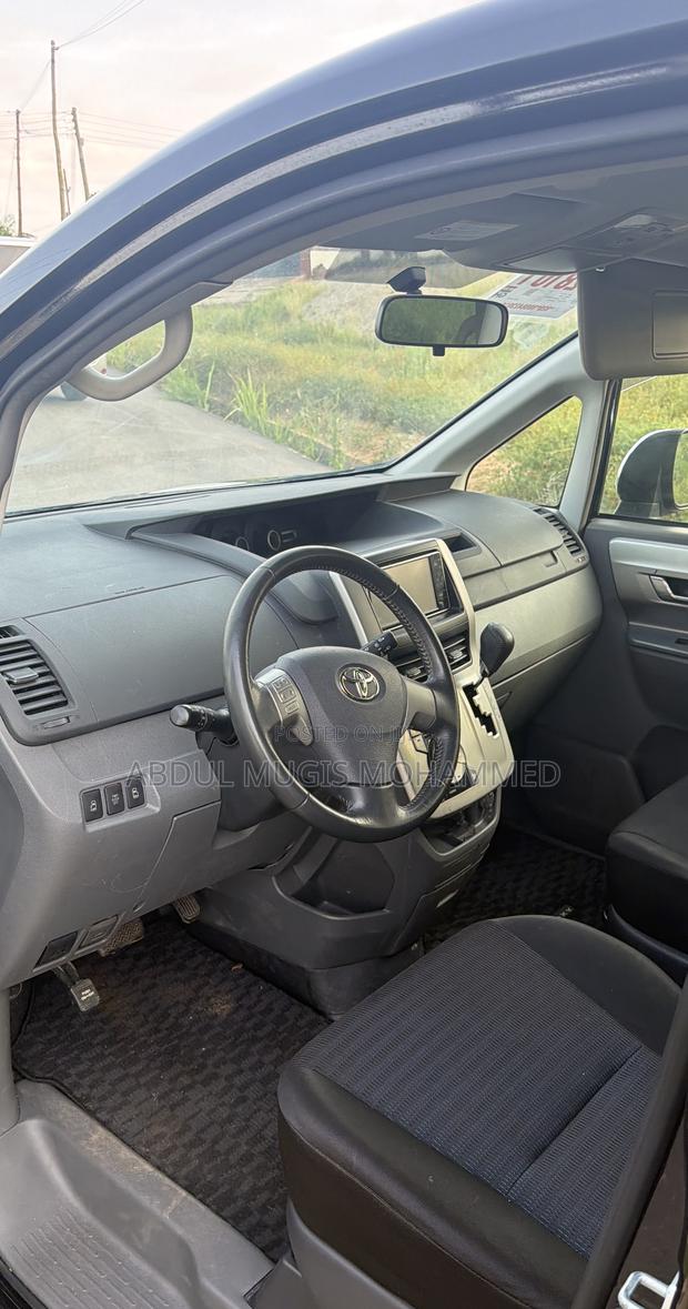 Toyota Voxy 2010 Black