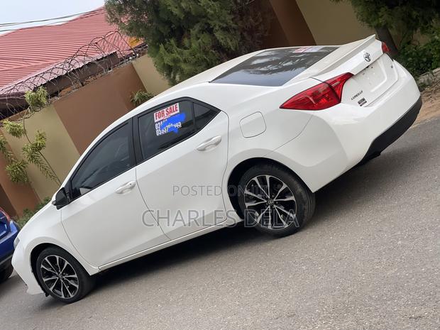 Toyota Corolla SE 4dr Sedan (1.8L 4cyl CVT) 2017 White