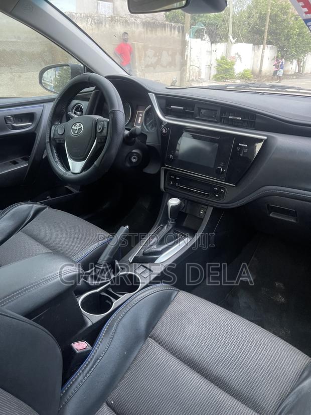 Toyota Corolla SE 4dr Sedan (1.8L 4cyl CVT) 2017 White