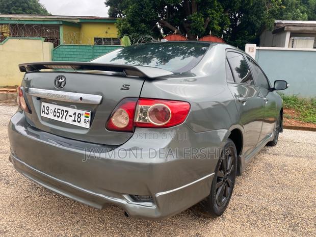 Toyota Corolla 2010 Gray