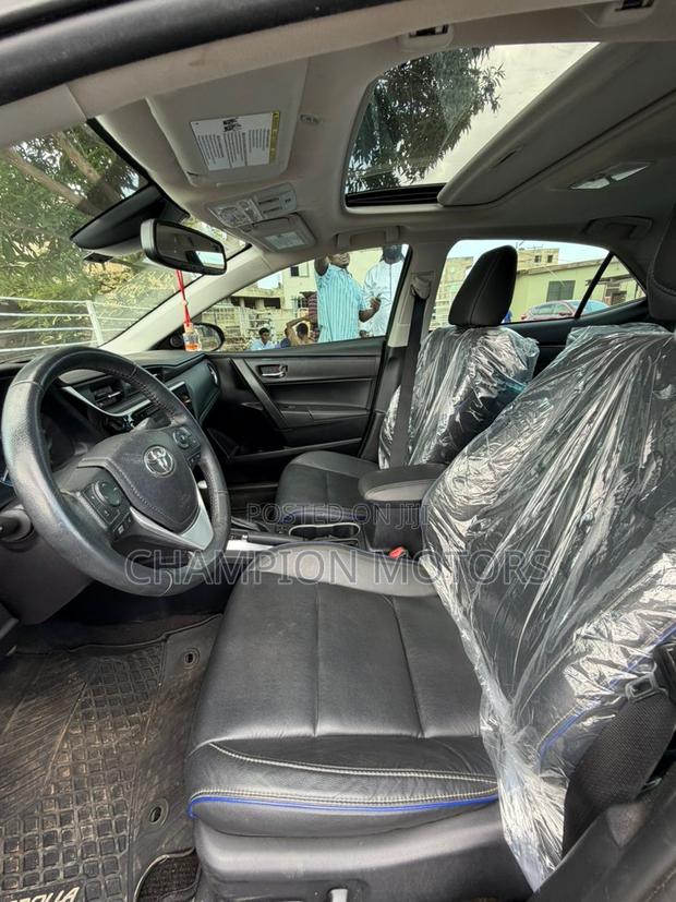 Toyota Corolla XSE (1.8L 4cyl 2A) 2018 Black