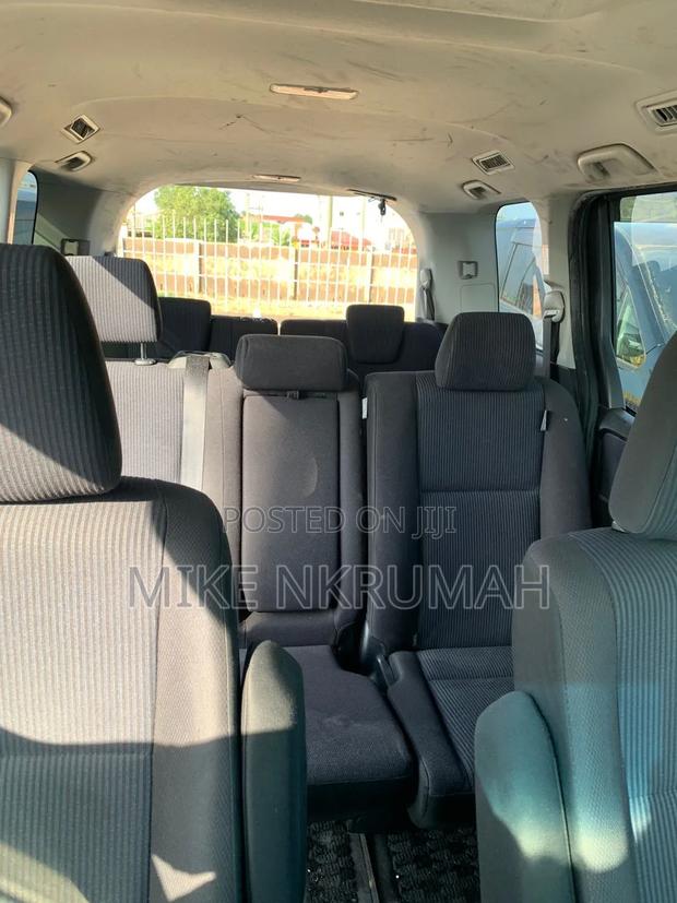 Toyota Voxy 2015 Silver