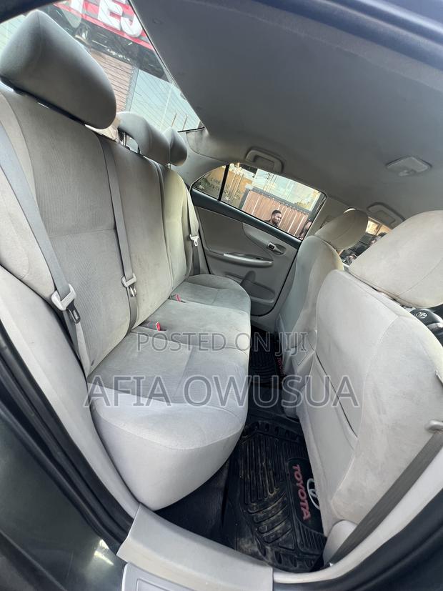 Toyota Corolla LE 4dr Sedan (1.8L 4cyl 4A) 2013 Gray