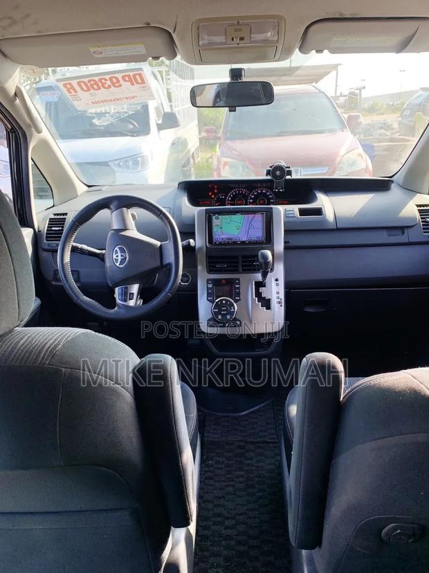 Toyota Voxy 2012 Black