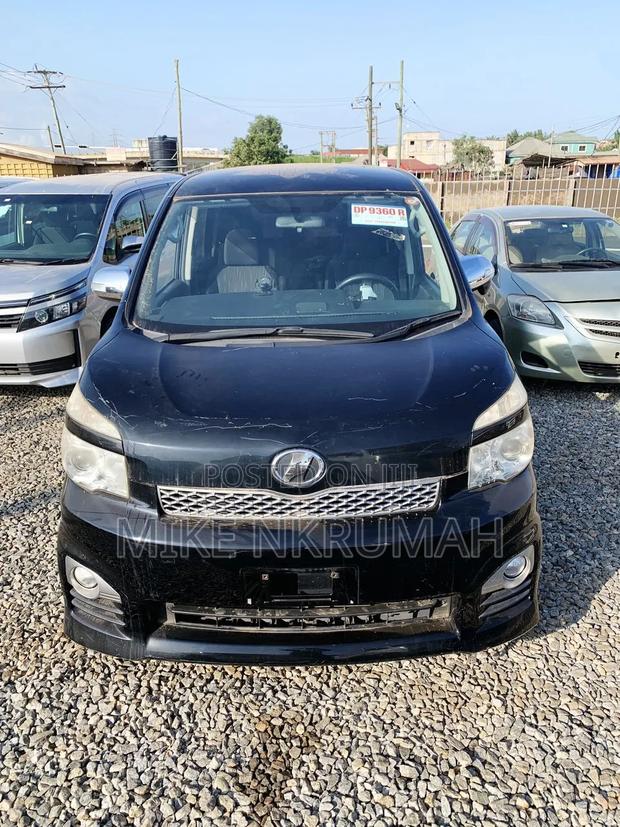 Toyota Voxy 2012 Black