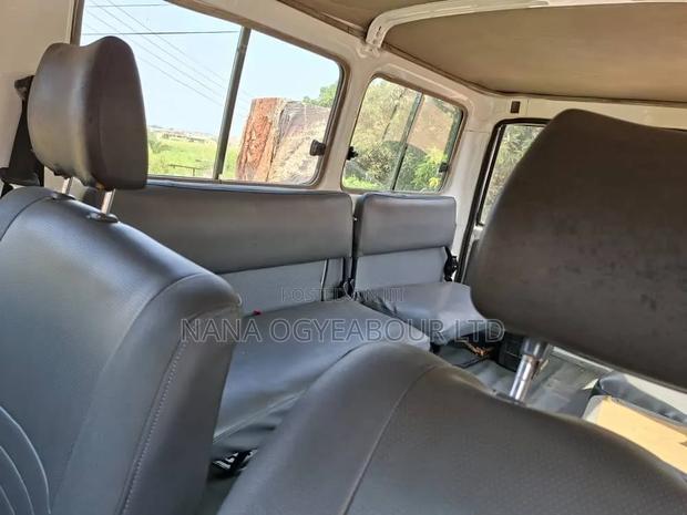 Toyota Land Cruiser 4.0 V6 STD 2011 White