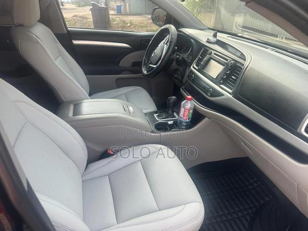 Toyota Highlander LE 2019 Black