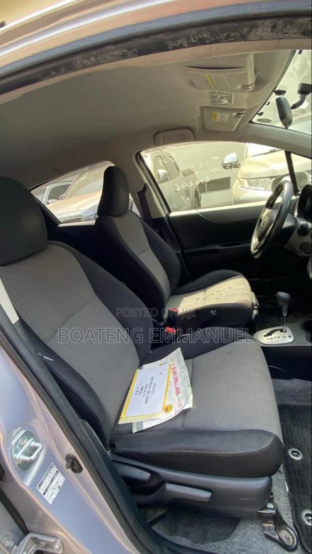 Toyota Vitz 2012 Silver