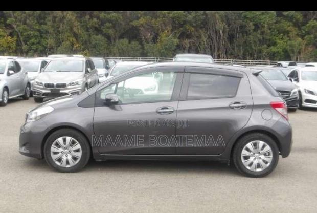 Toyota Vitz 1.3 FWD 5dr 2012 Gray