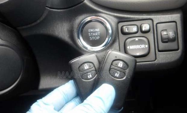 Toyota Vitz 1.3 FWD 5dr 2012 Gray