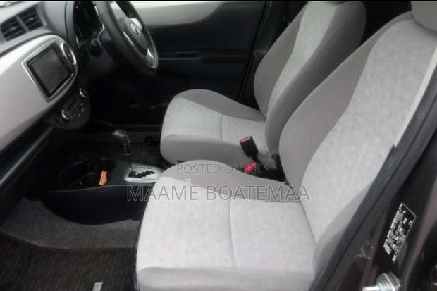 Toyota Vitz 1.3 FWD 5dr 2012 Gray