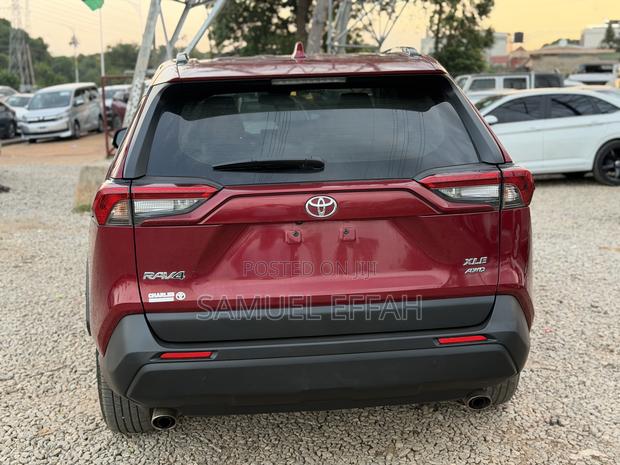 Toyota RAV4 2022 Red