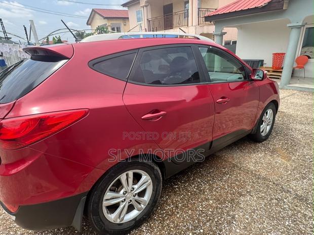 Hyundai Tucson 2013 Red
