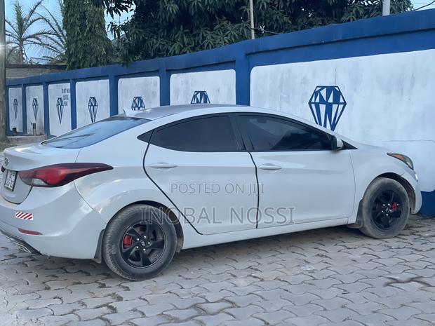Hyundai Elantra SE 4dr Sedan (1.8L 4cyl 6A) 2014
