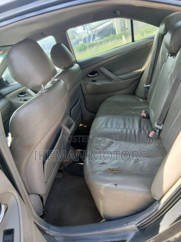 Toyota Camry Base 4dr Sedan (2.5L 4cyl 6M) 2010 Black