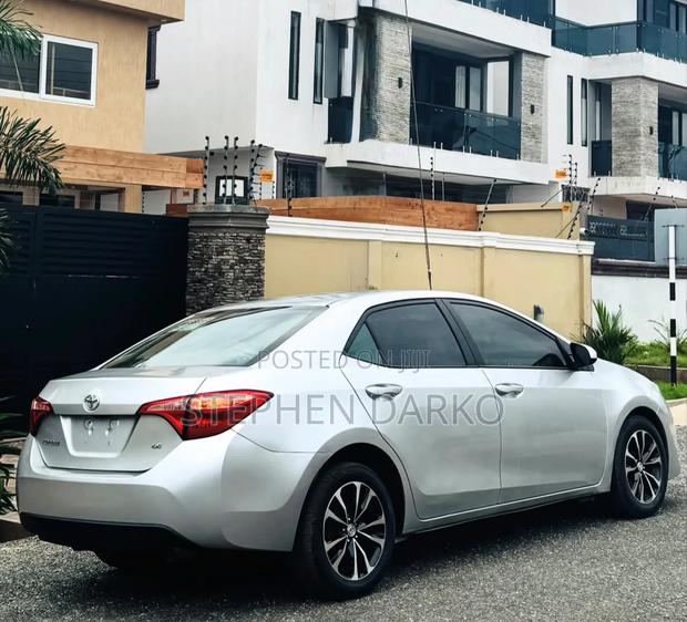 Toyota Corolla 2018 Gray