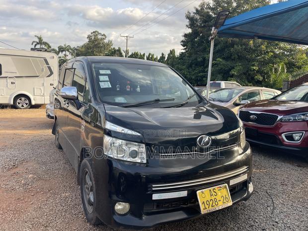 Toyota Voxy 2009 Black