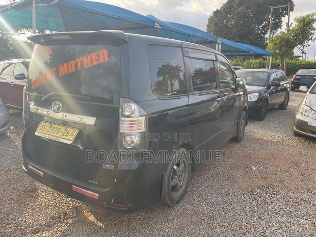 Toyota Voxy 2009 Black