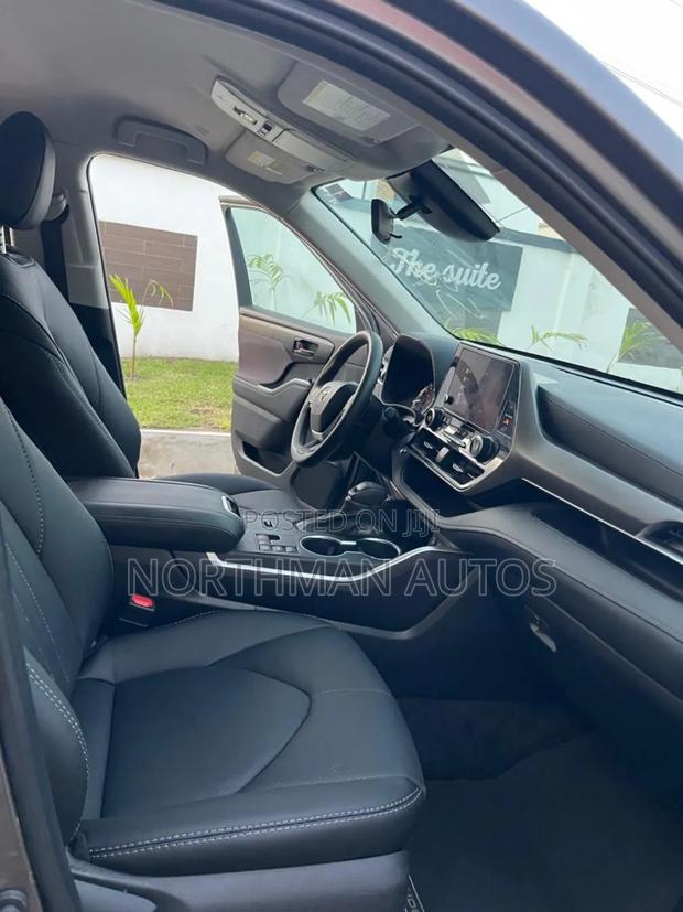 Toyota Highlander LE FWD 2023 Gray