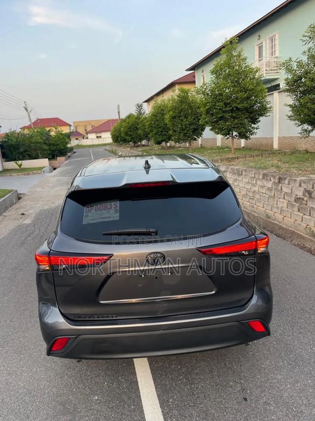Toyota Highlander LE FWD 2023 Gray