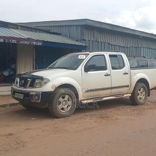 Nissan Frontier Crew Cab SE 4x4 2010 White