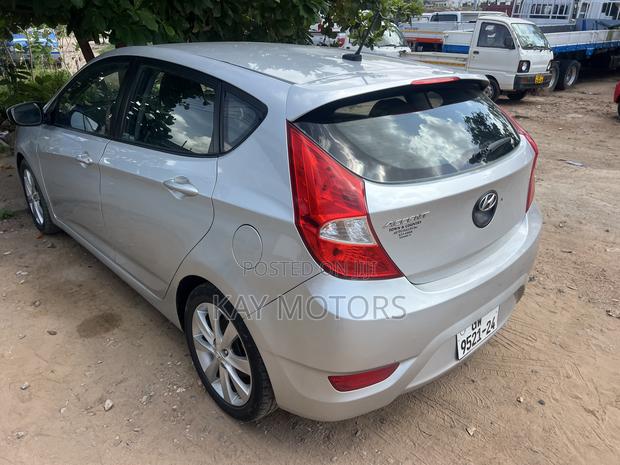 Hyundai Accent GS 4dr Hatchback (1.6L 4cyl 6M) 2015 Gray