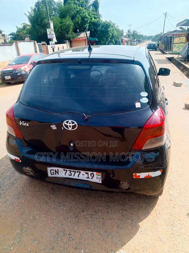 Toyota Vitz 2010 Black