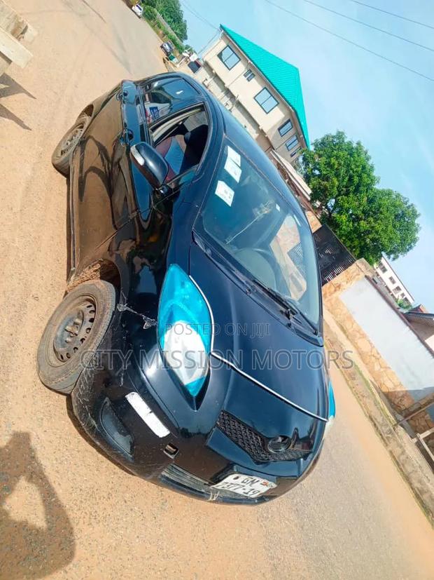 Toyota Vitz 2010 Black