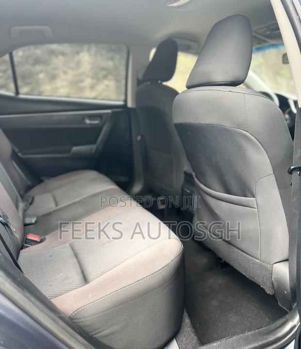 Toyota Corolla LE 4dr Sedan (1.8L 4cyl CVT) 2017 Gray
