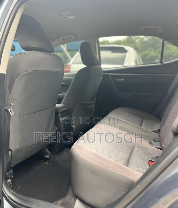 Toyota Corolla LE 4dr Sedan (1.8L 4cyl CVT) 2017 Gray