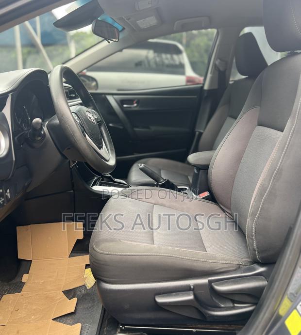 Toyota Corolla LE 4dr Sedan (1.8L 4cyl CVT) 2017 Gray
